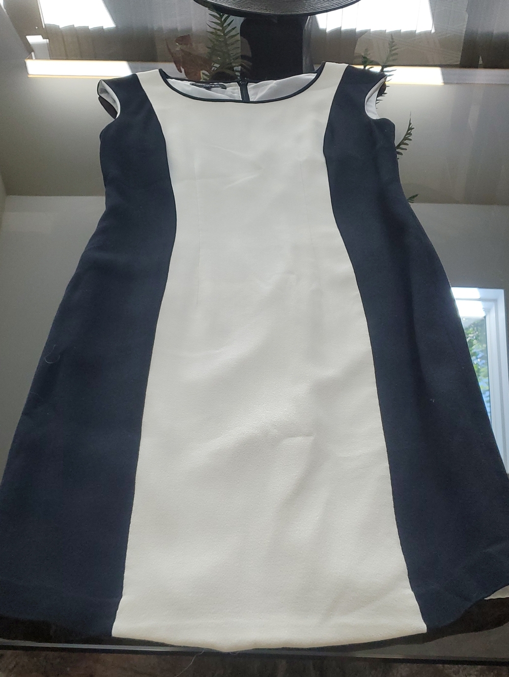 Lafayette 148 NY (size 2 R) Black/ White Colorblock Sheath Dress